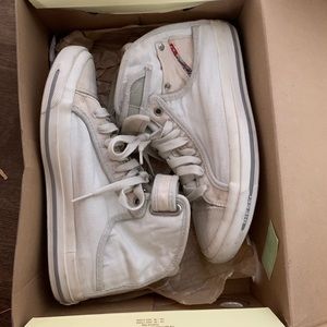 Women’s Diesel canvas sneakers - size 37. Signs of wear through out